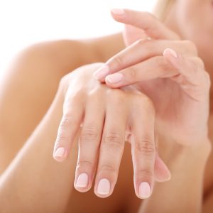 اصول مراقبت از پوست دست
