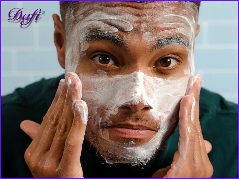 مضرات احتمالی استفاده از ژیلت و تیغ برای پوست صورت مردان چیست؟